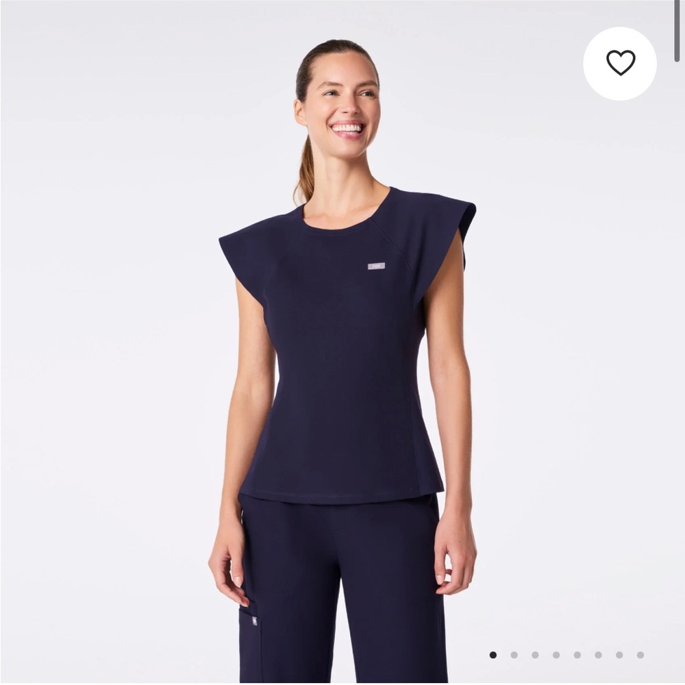 Figs Orillia Slim Scoop Neck Scrub top- NWT- sz M- Navy 💙